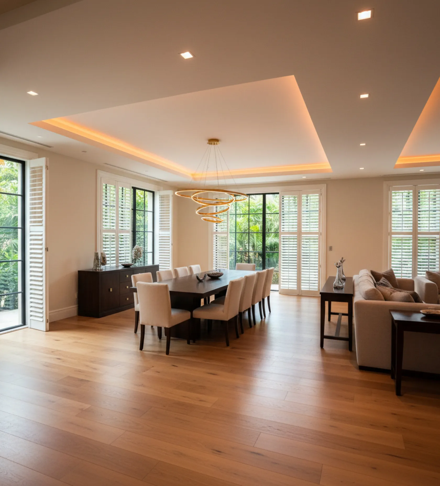 plantation-shutters-open-plan-dining-room-chandelier@4x